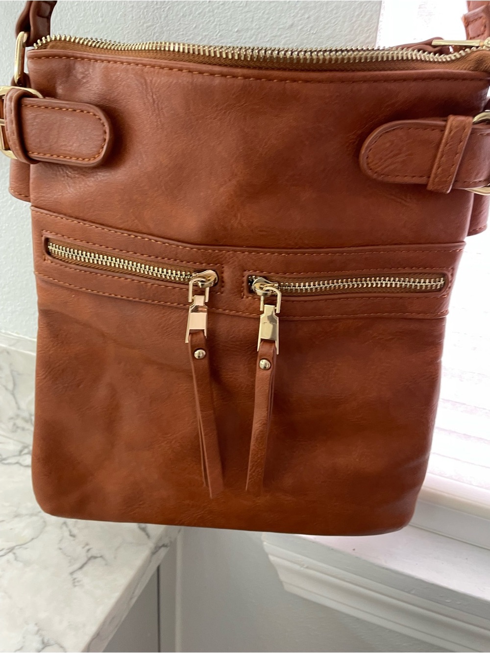 Leather Crossbody Bag in Cognac - Unbranded
